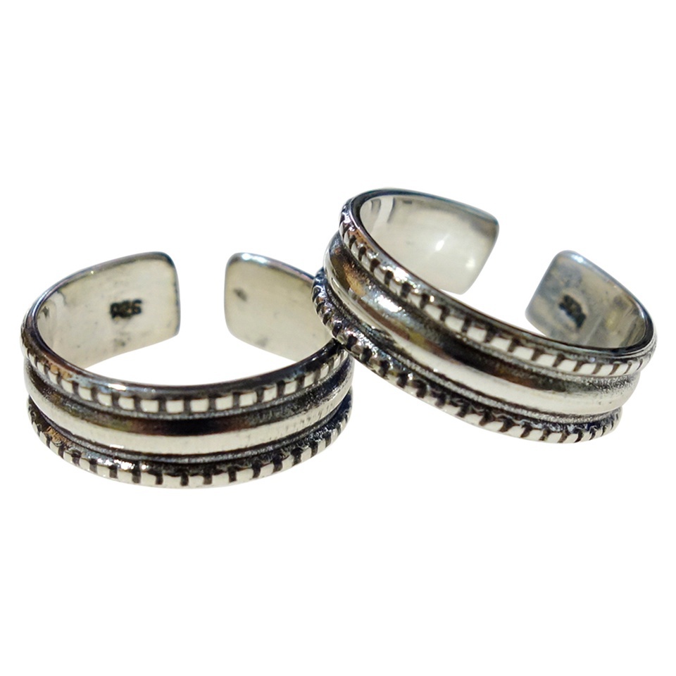 Pair of 925 sterling silver adjustable toe rings with beaded border and oxidized detailing